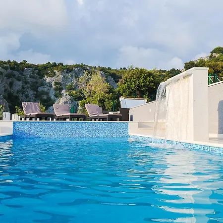 Ivanka Villa *