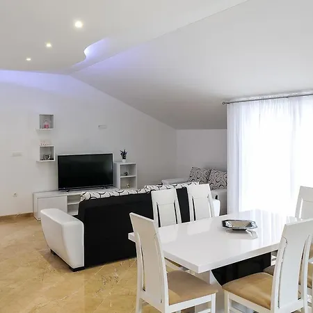 Ivanka Villa Sevid